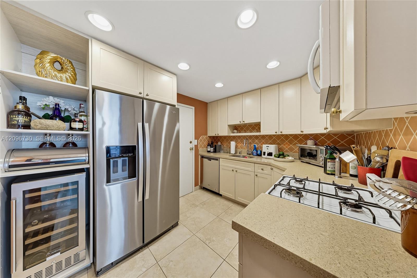700 Biltmore Way 802 Property Photo 5