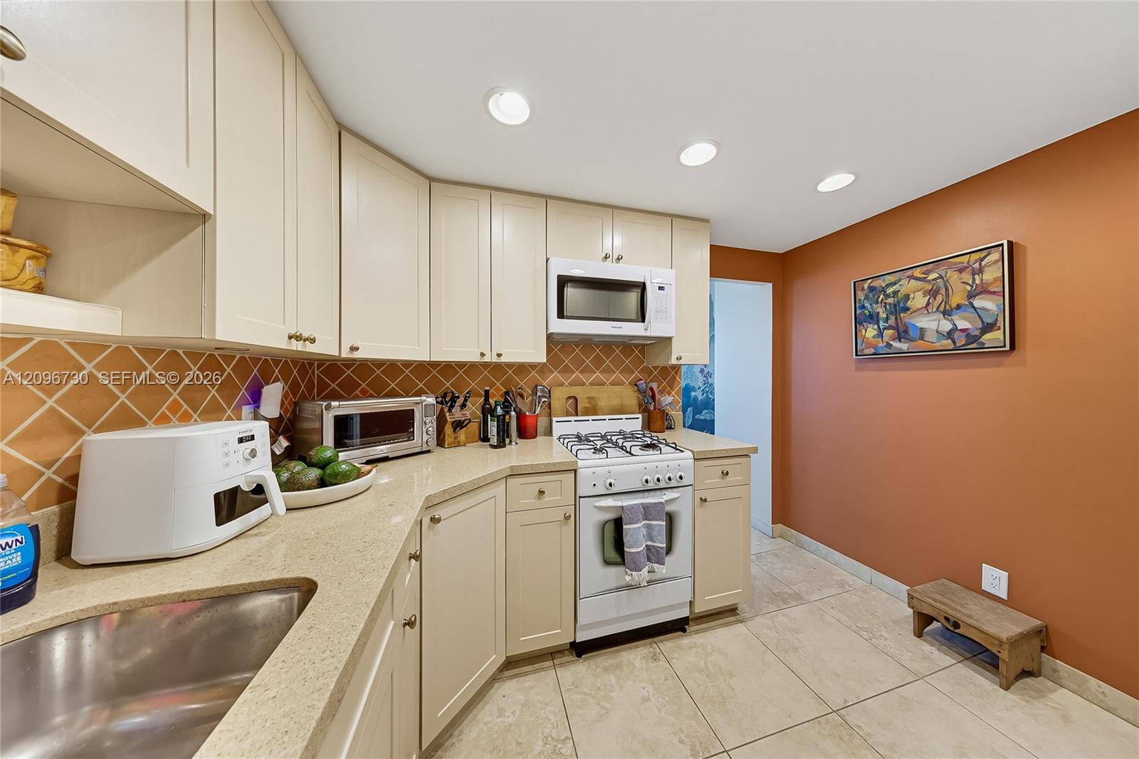 700 Biltmore Way 802 Property Photo 6
