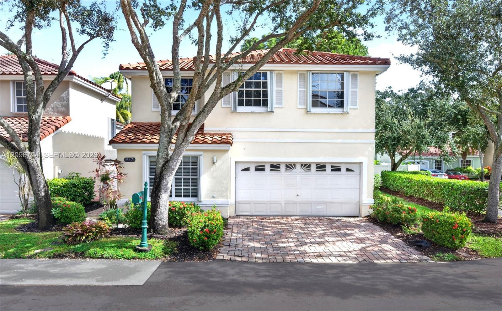 967 Azure Lane Property Photo 1