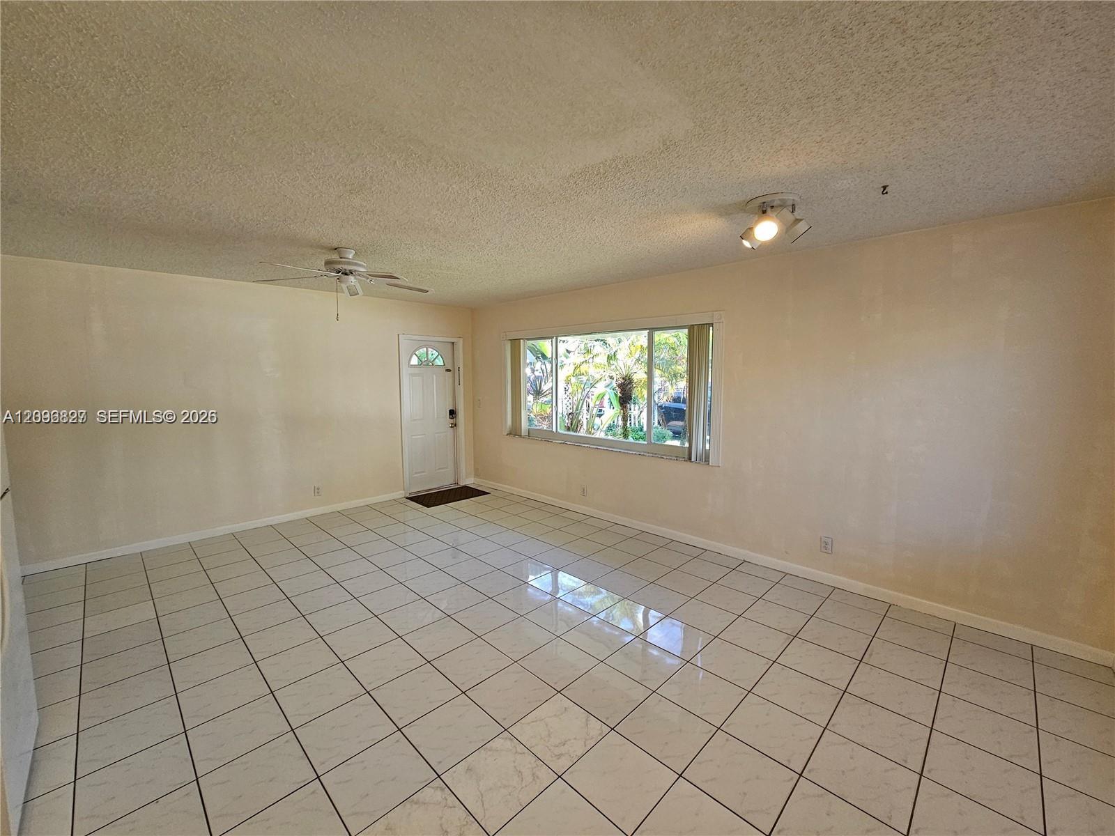 3221 Ne 7th Place B Property Photo 10