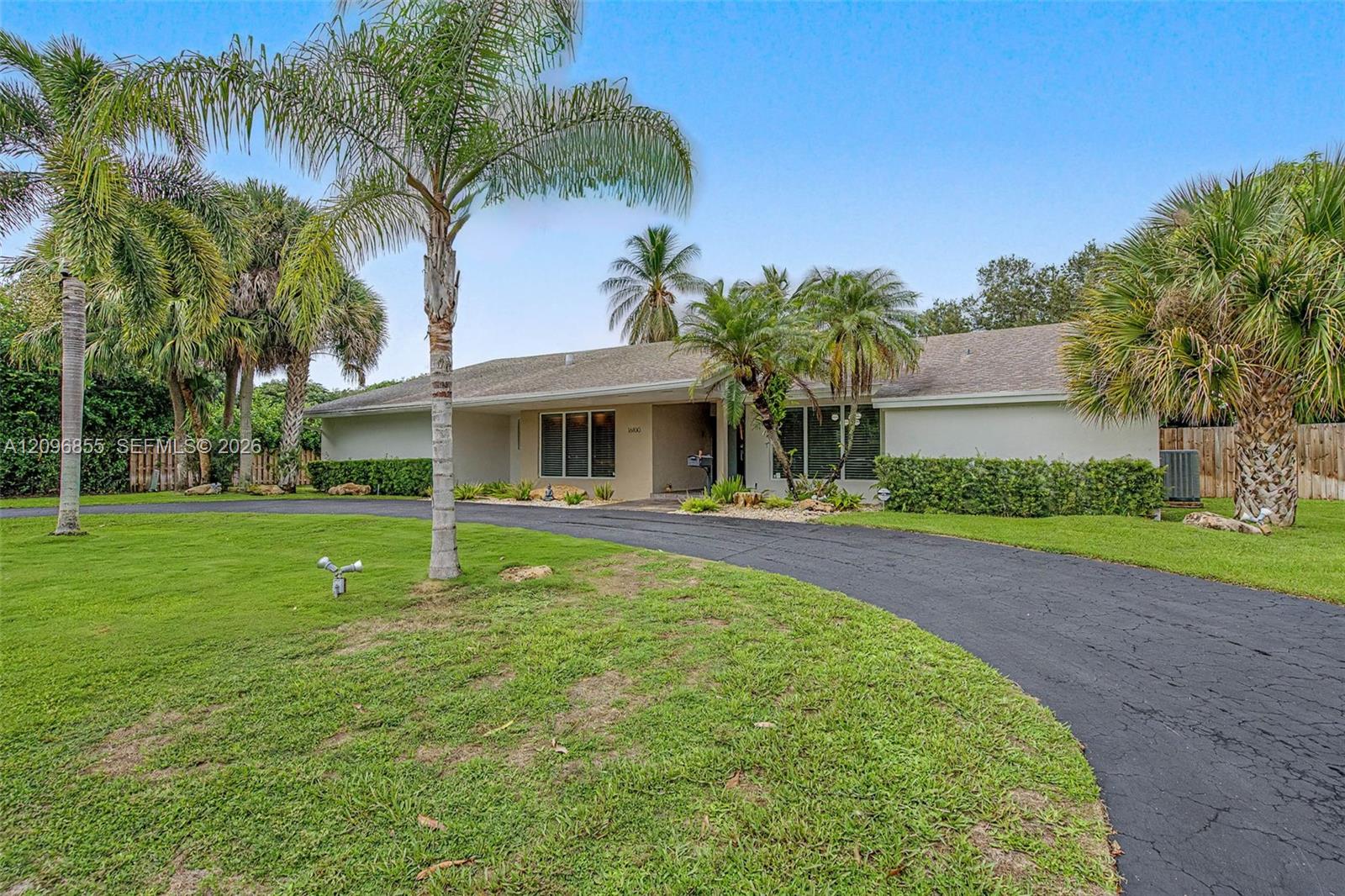 16100 Sw 81st Avenue Property Photo 1