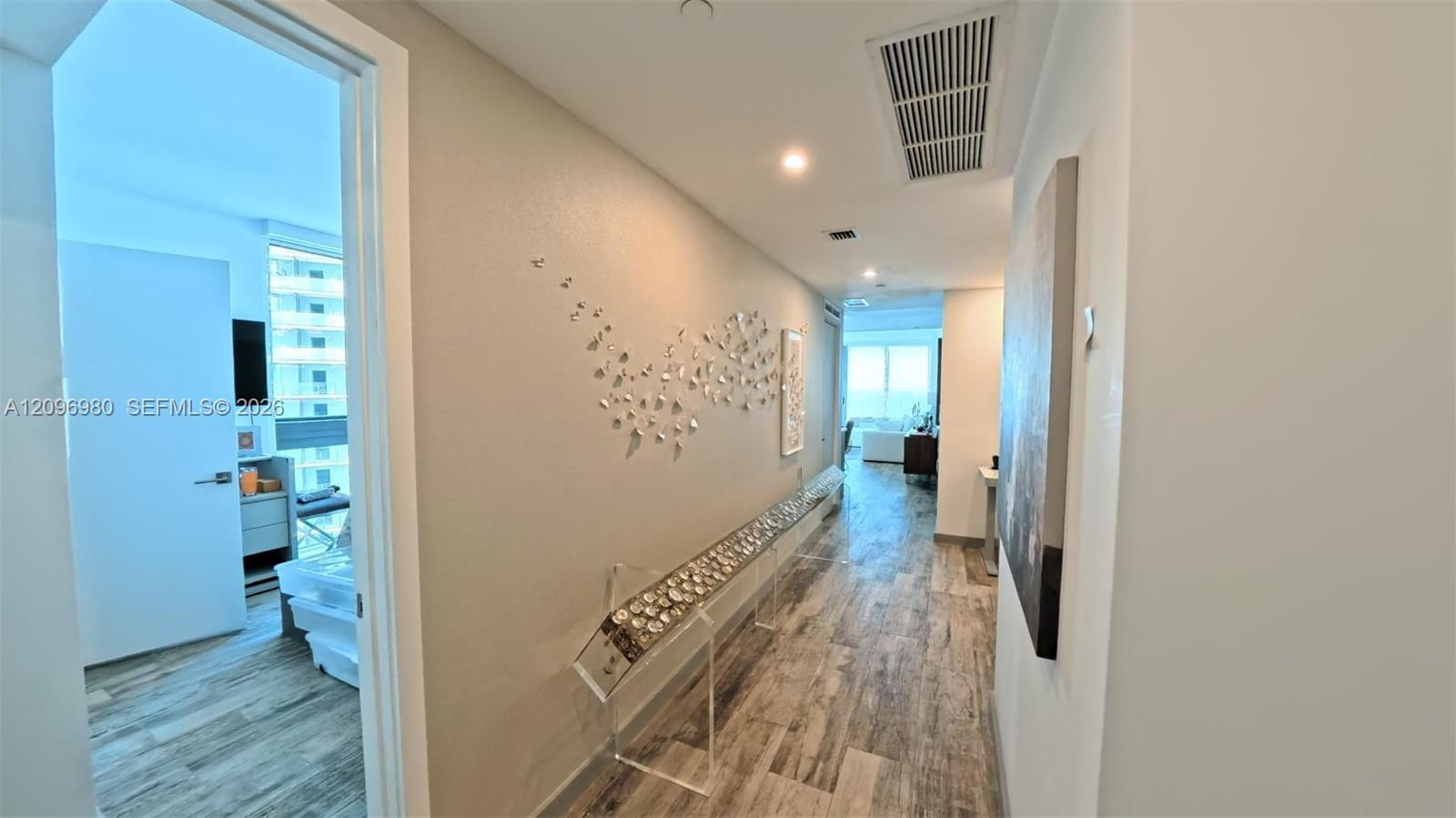 650 Ne 32nd Street 3707 Property Photo 10