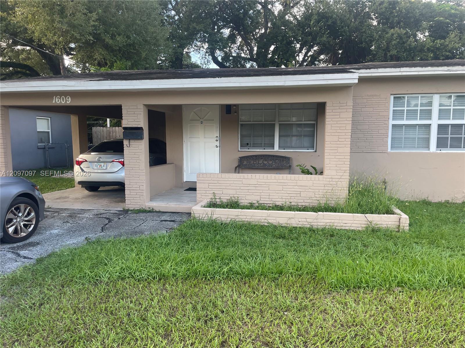 1609 Davie Boulevard Property Photo 1