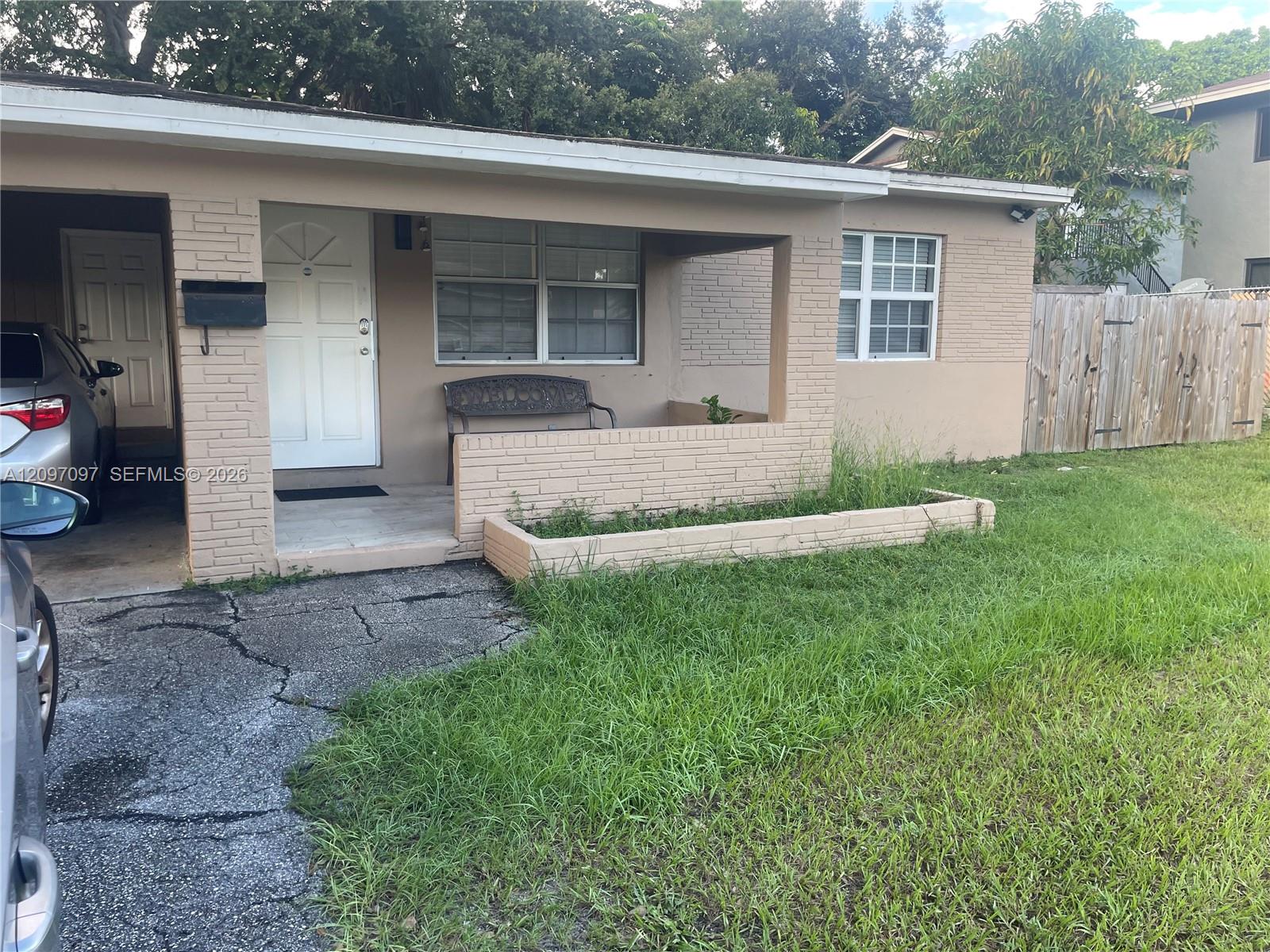 1609 Davie Boulevard Property Photo 3