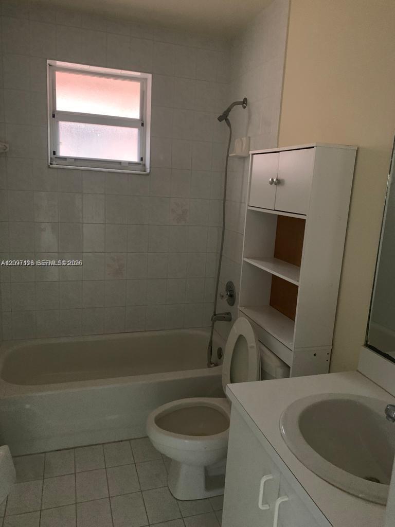 8025 Lake Drive 204 Property Photo 9