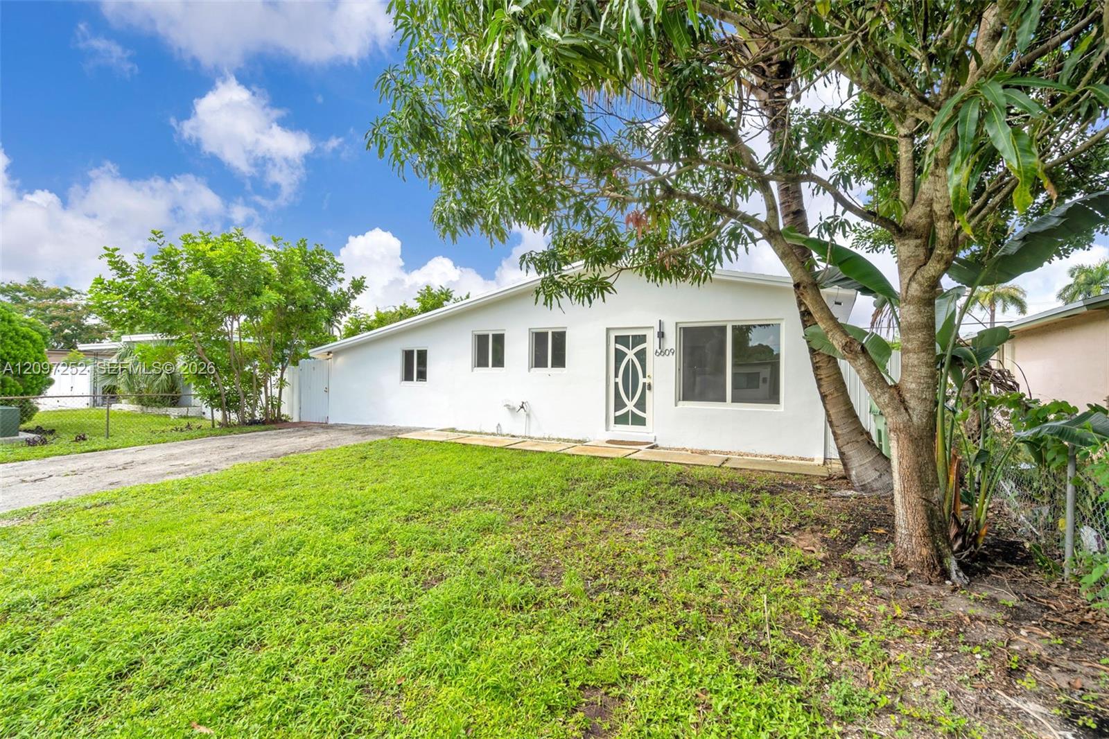 6609 Sw 1st Court Property Photo 1