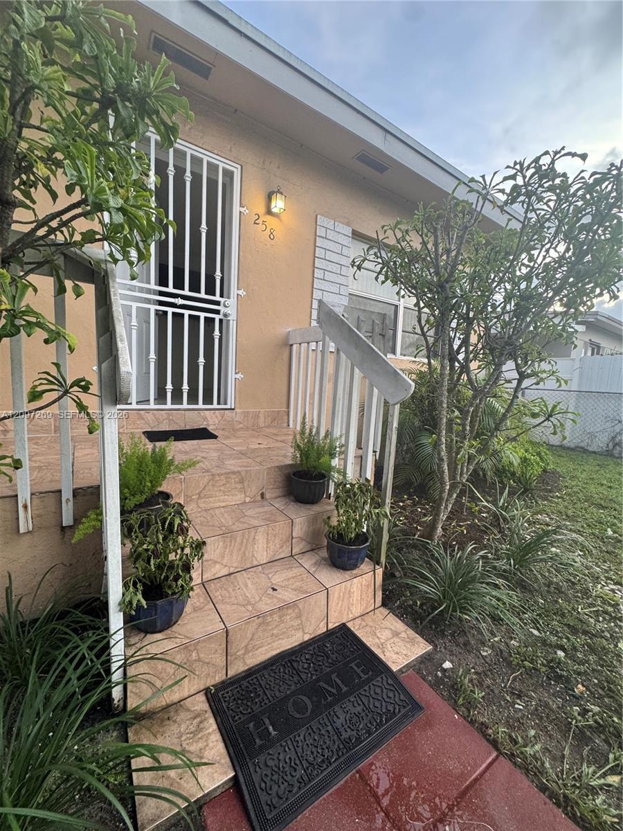 258 E 46th Street Property Photo 1