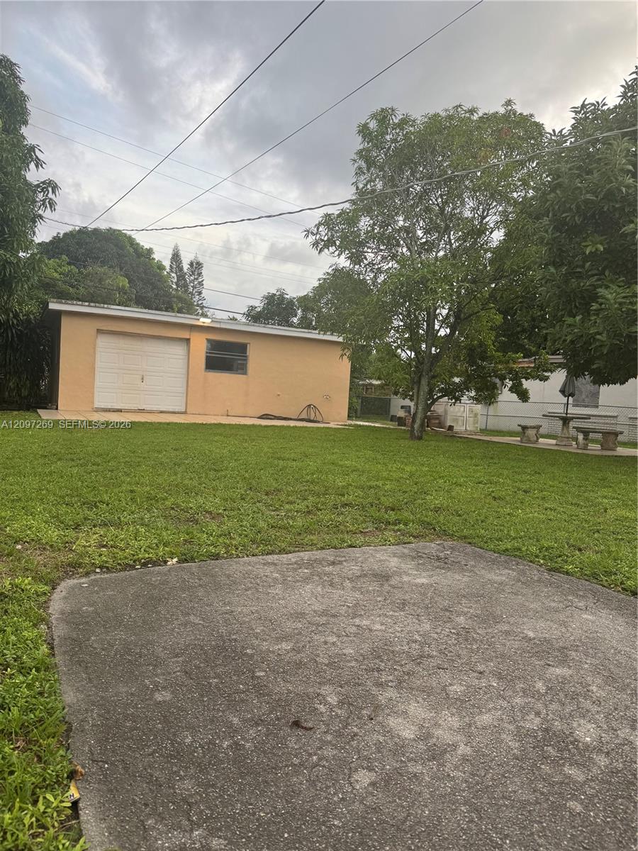 258 E 46th Street Property Photo 43