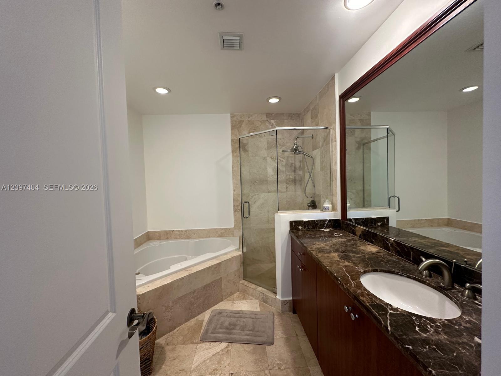1607 Ponce De Leon Boulevard 8d Property Photo 5