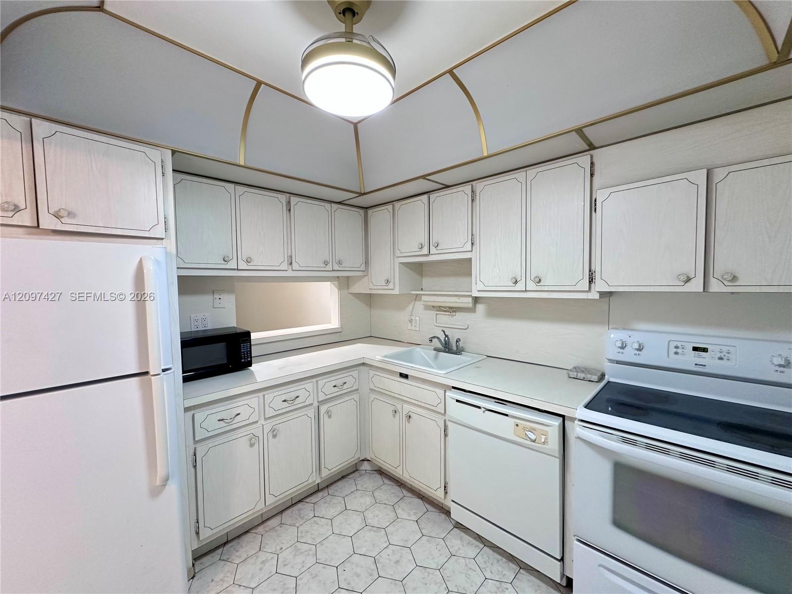 950 Hillcrest Drive 511 Property Photo 7