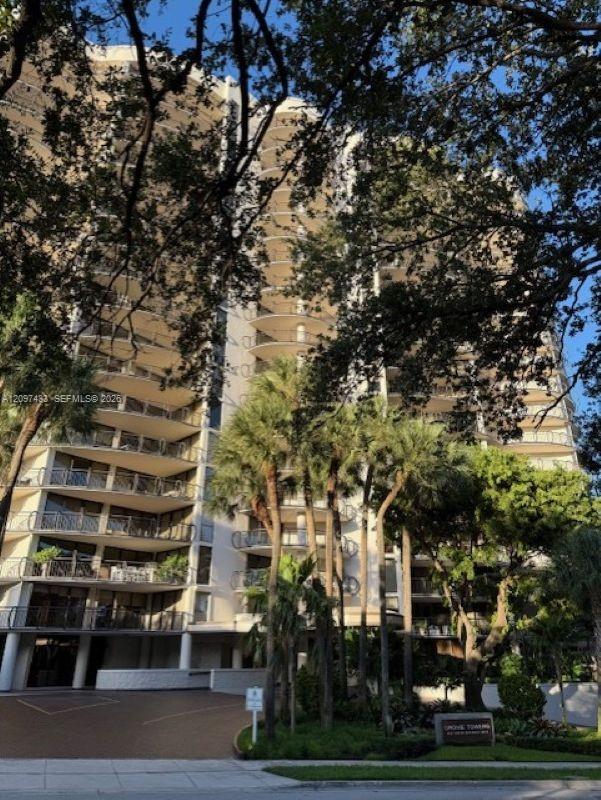 2843 S Bayshore Drive 5a Property Photo 1