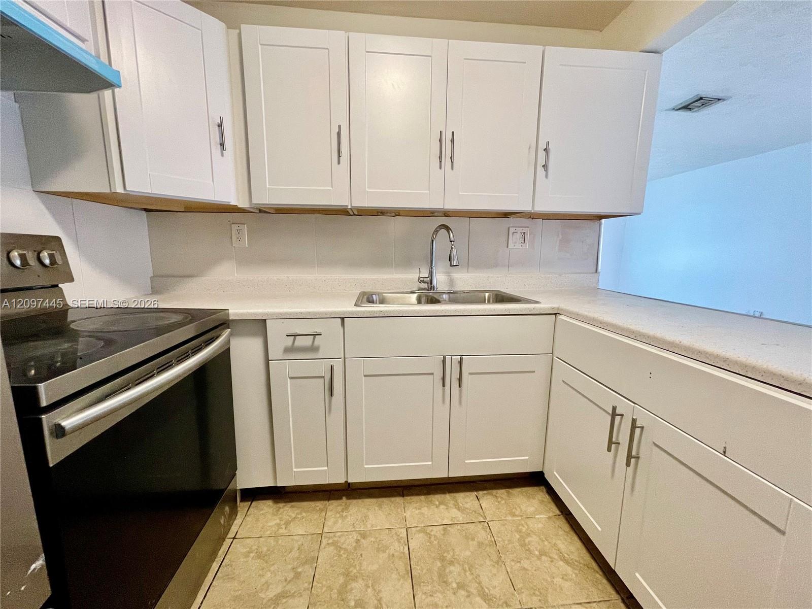 2621 Riverland Drive B Property Photo 1