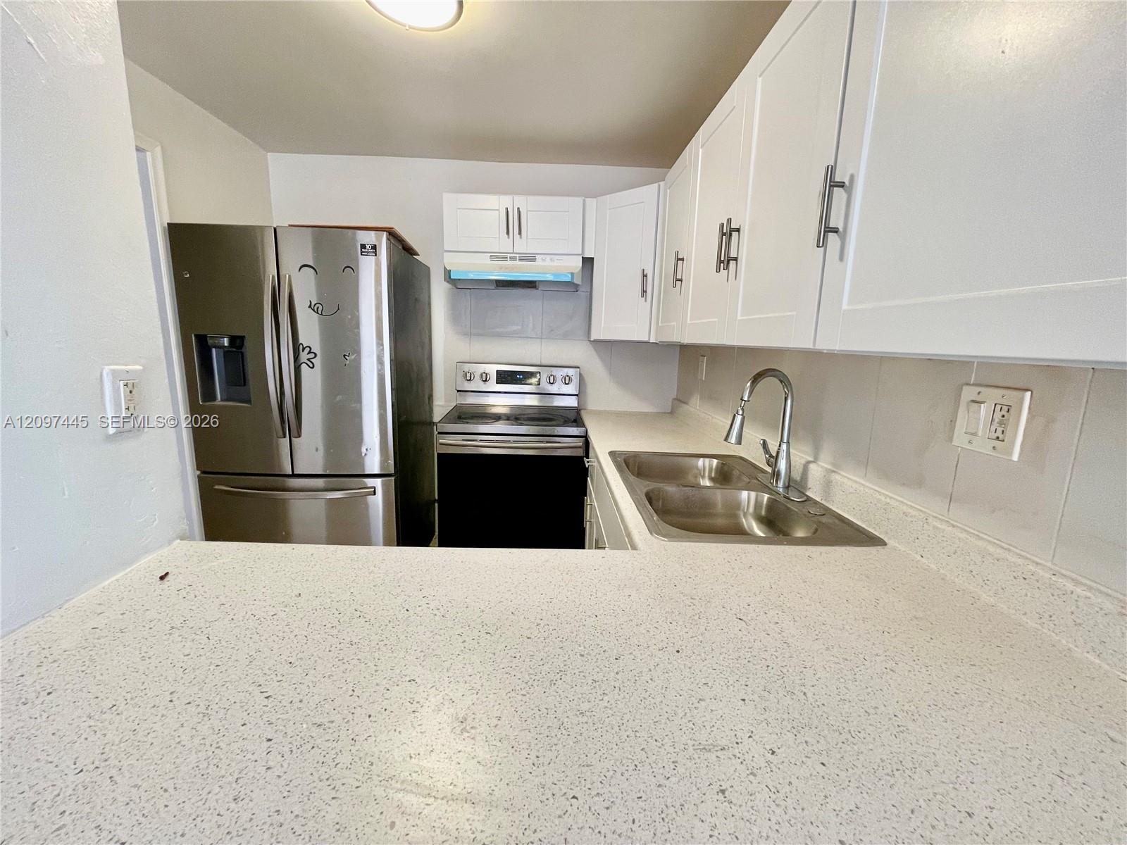 2621 Riverland Drive B Property Photo 3