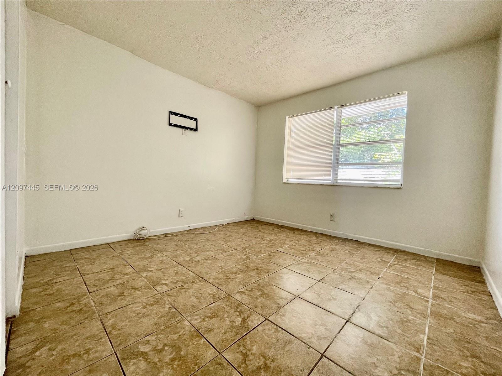 2621 Riverland Drive B Property Photo 9