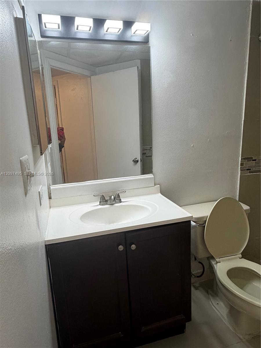 8290 Lake Drive 224 Property Photo 4