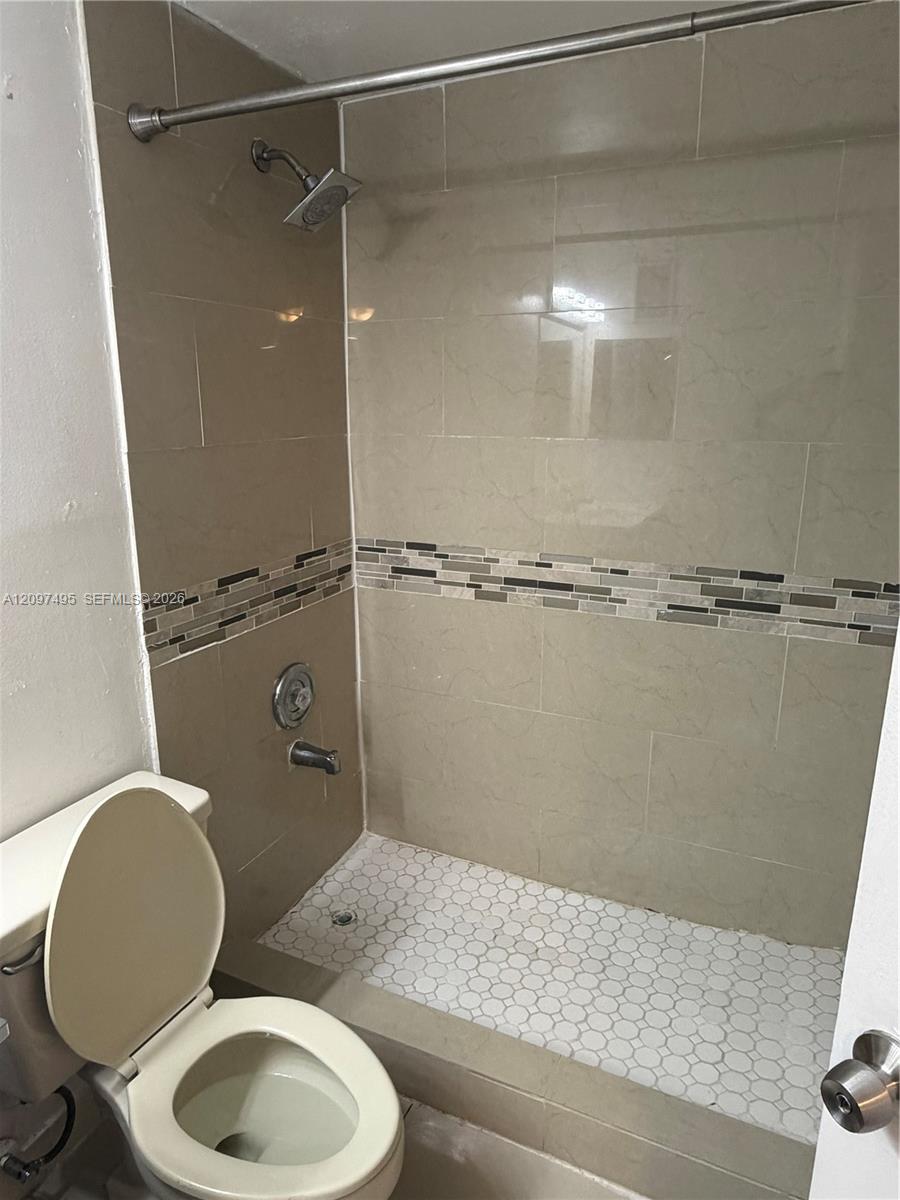 8290 Lake Drive 224 Property Photo 5