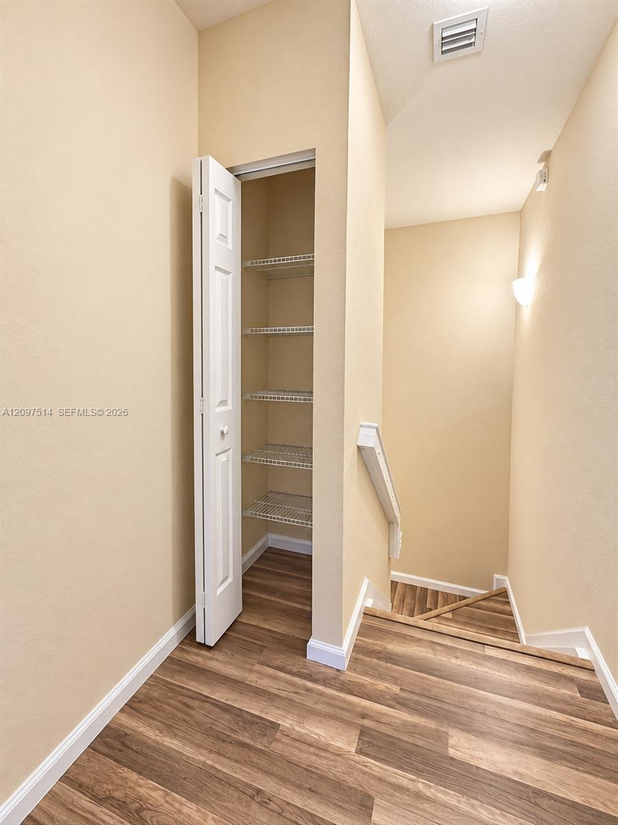 A12097514 Property Photo 25