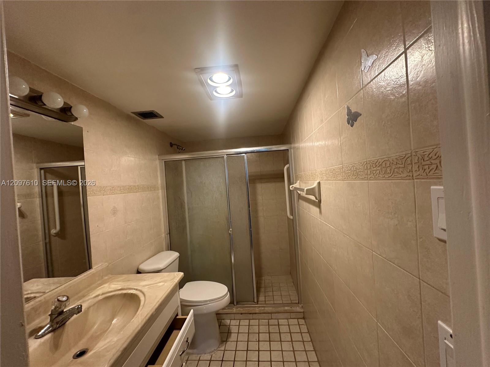 919 Hillcrest Drive 407 Property Photo 8