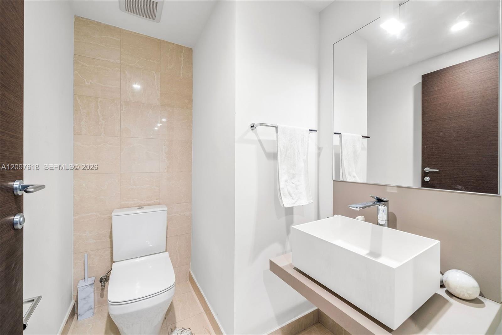1000 Brickell Plaza 2111 Property Photo 6