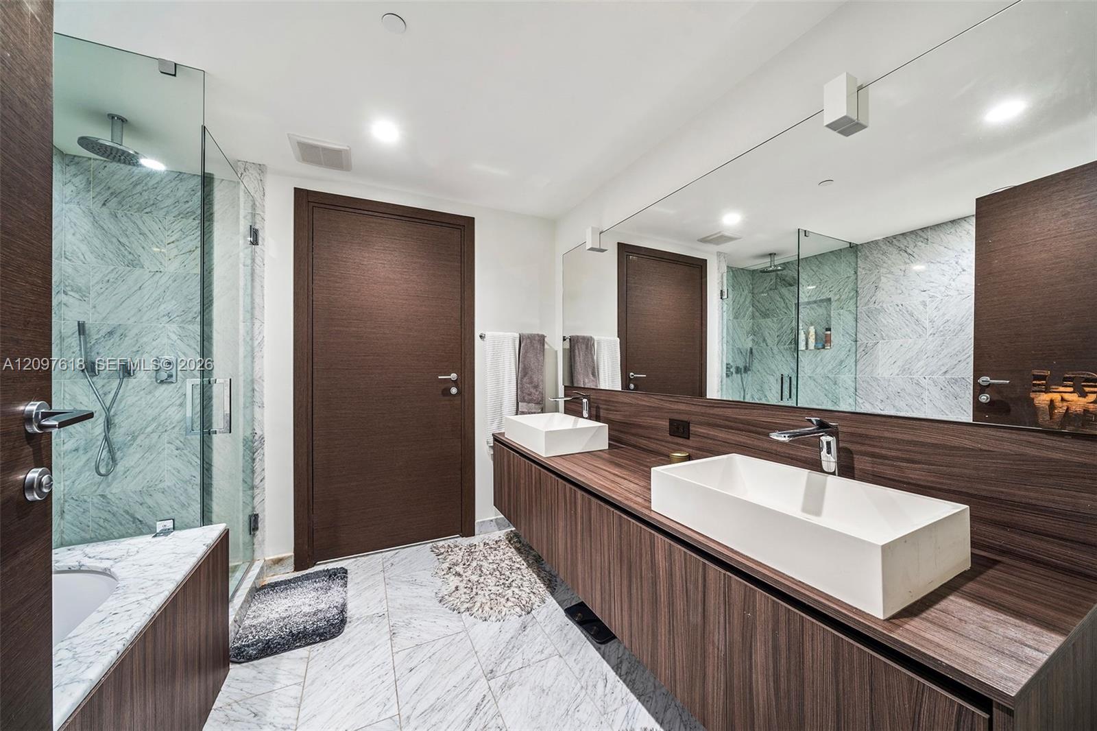 1000 Brickell Plaza 2111 Property Photo 8