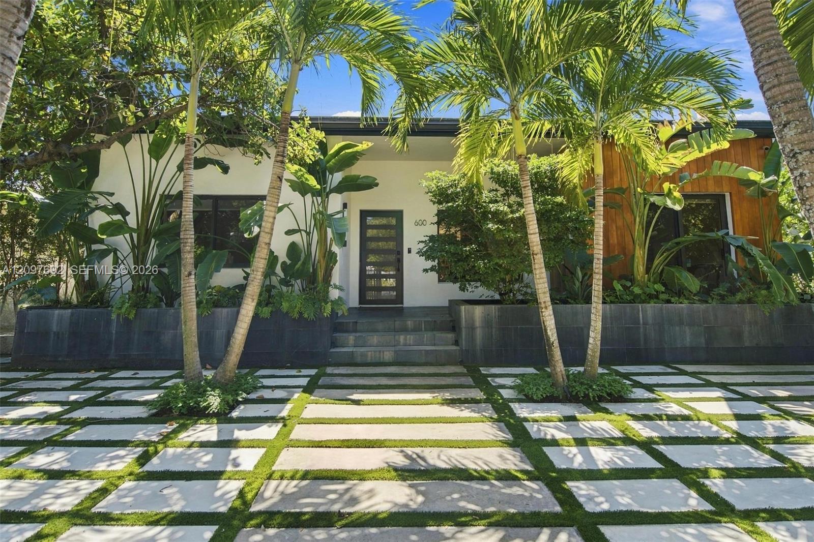 600 W 51st Street Property Photo 1