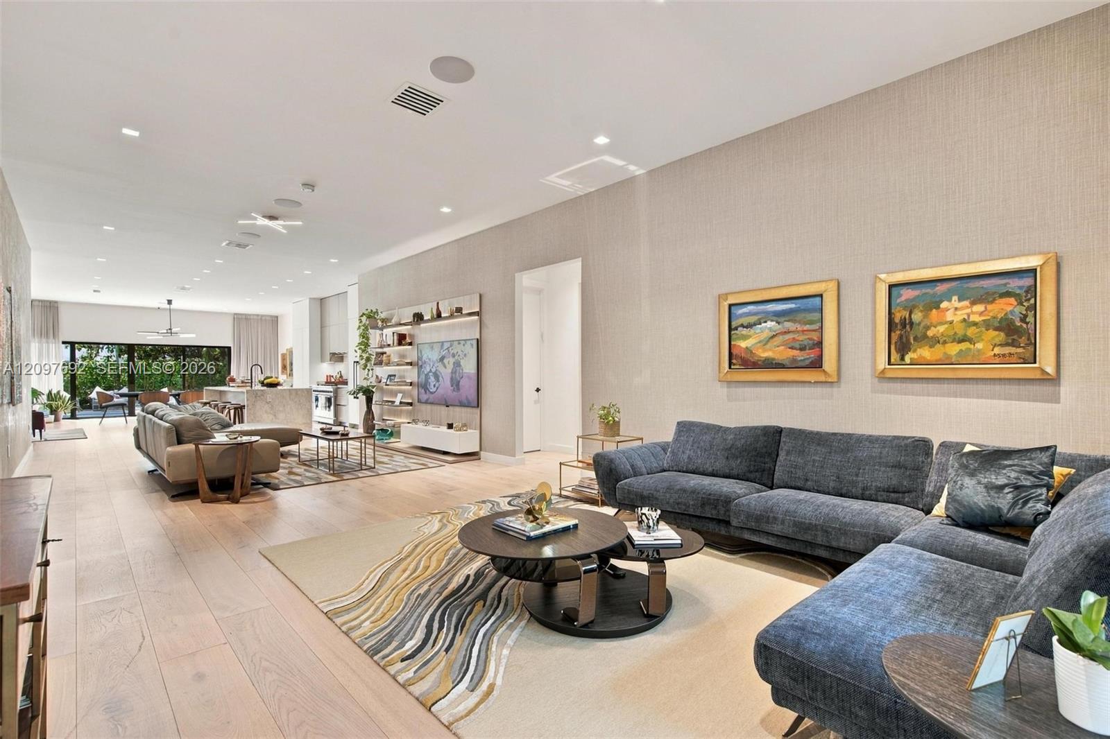 600 W 51st Street Property Photo 2