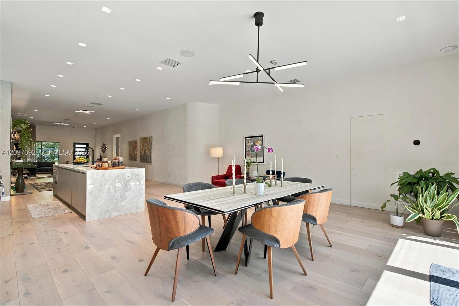 600 W 51st Street Property Photo 17
