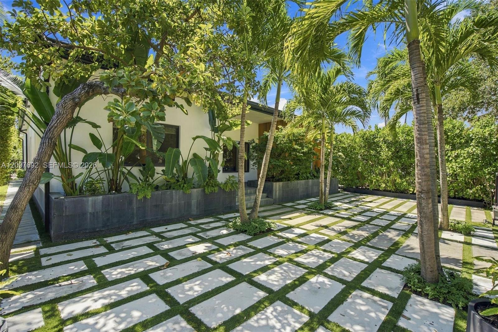 600 W 51st Street Property Photo 43