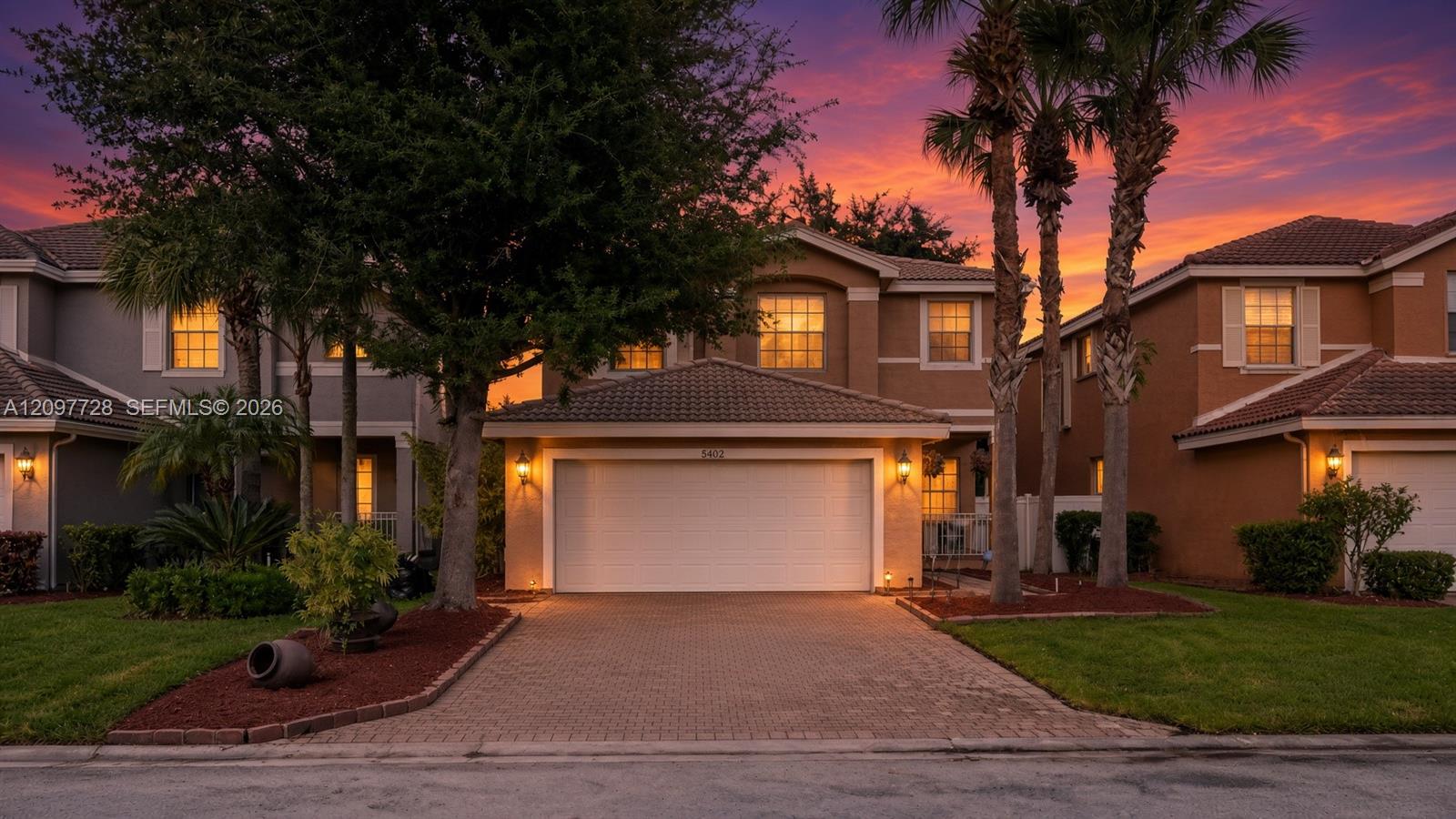 5402 W Queenship Court Property Photo 1