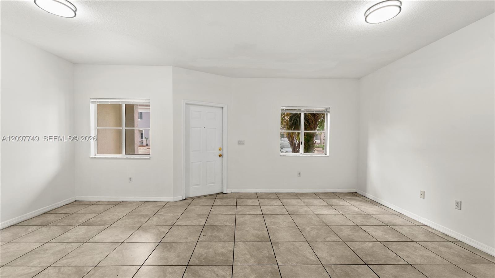 1685 Se 30th Street Property Photo 4
