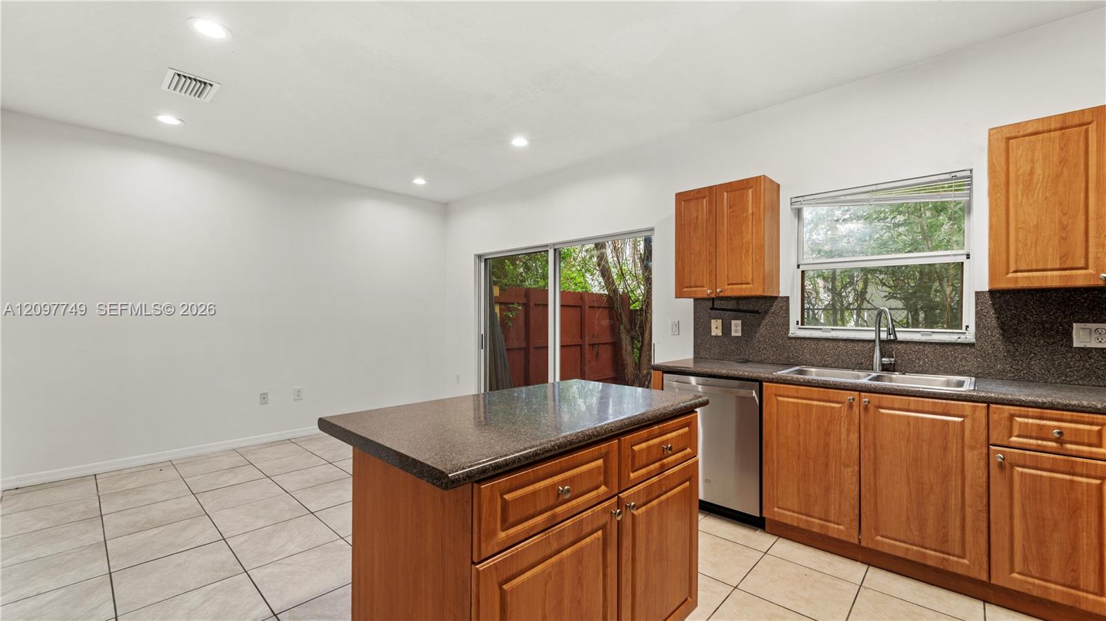 1685 Se 30th Street Property Photo 14
