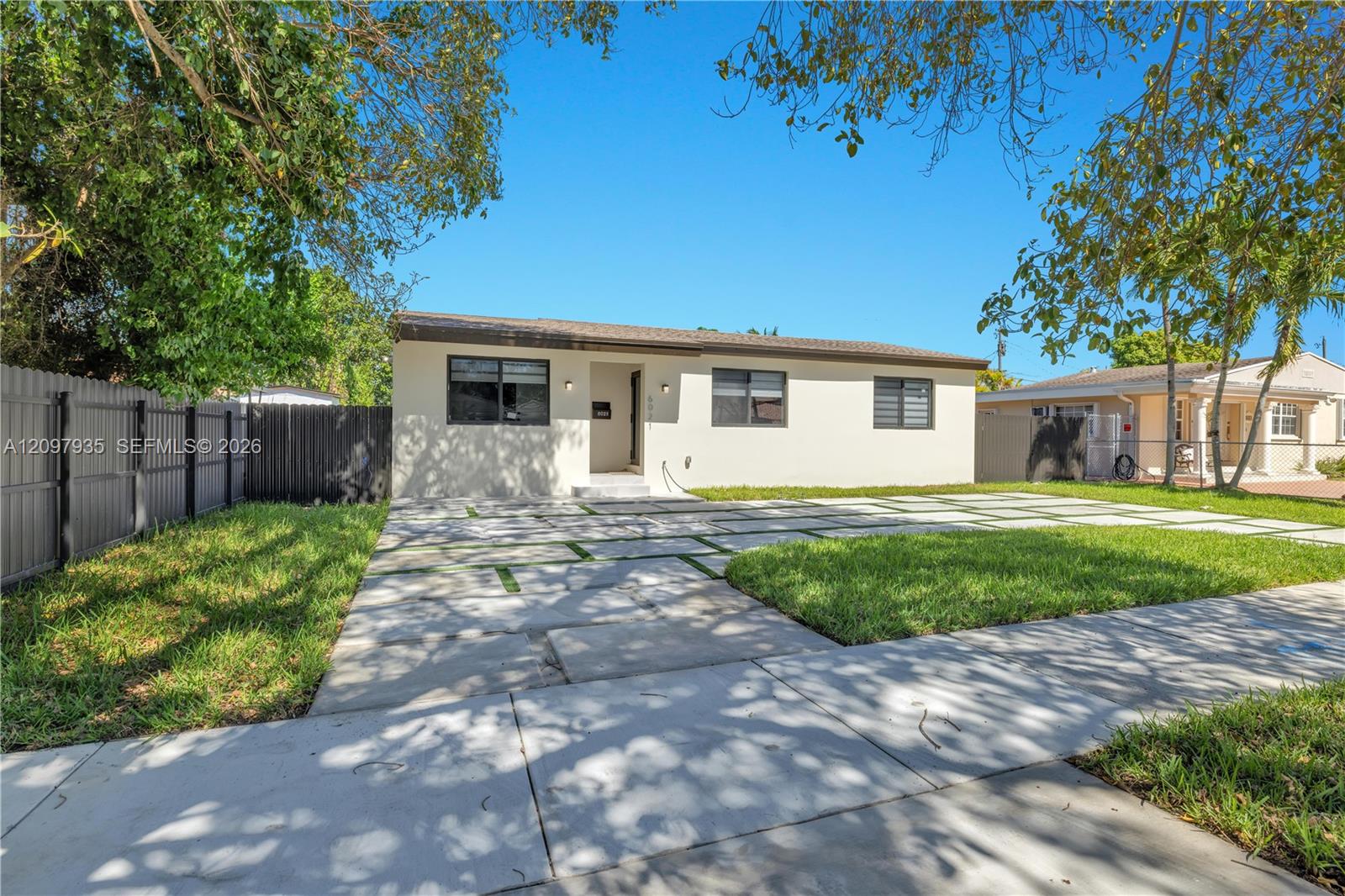 6021 Sw 19th Street Property Photo 2