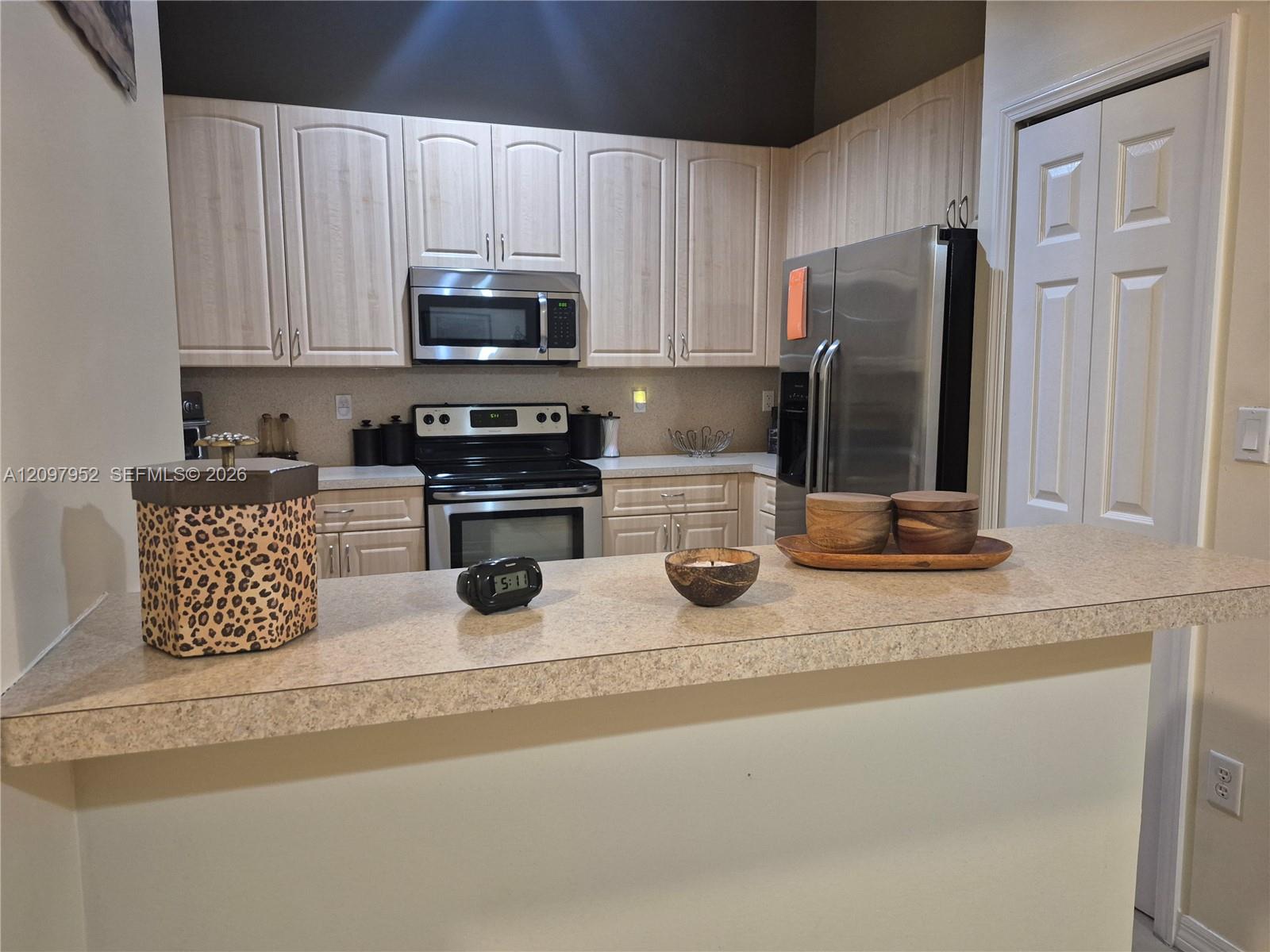 A12097952 Property Photo 3