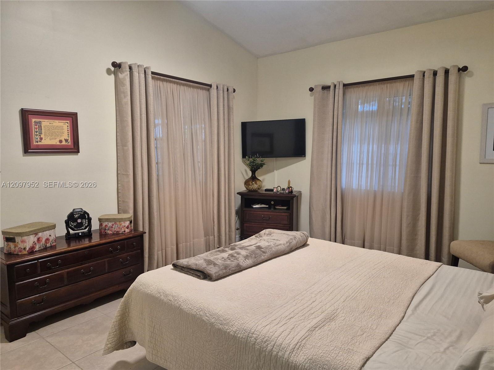 A12097952 Property Photo 11