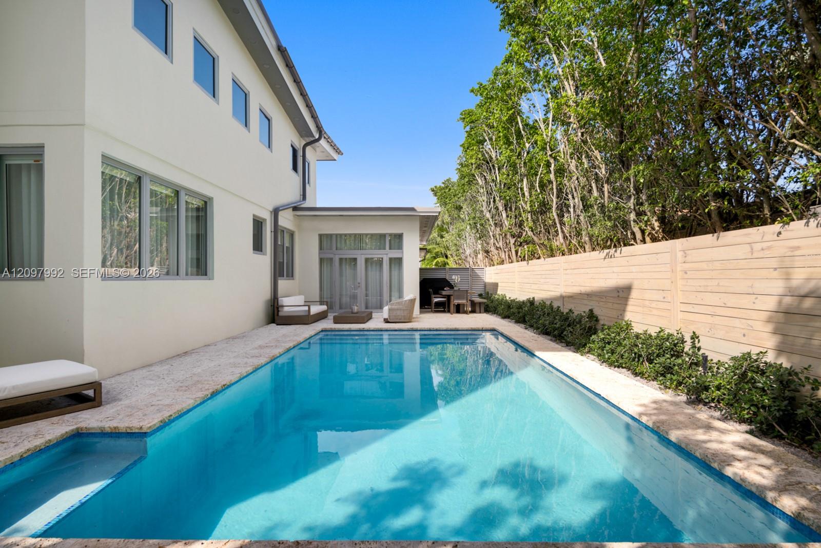 123 W Dilido Drive Property Photo 15