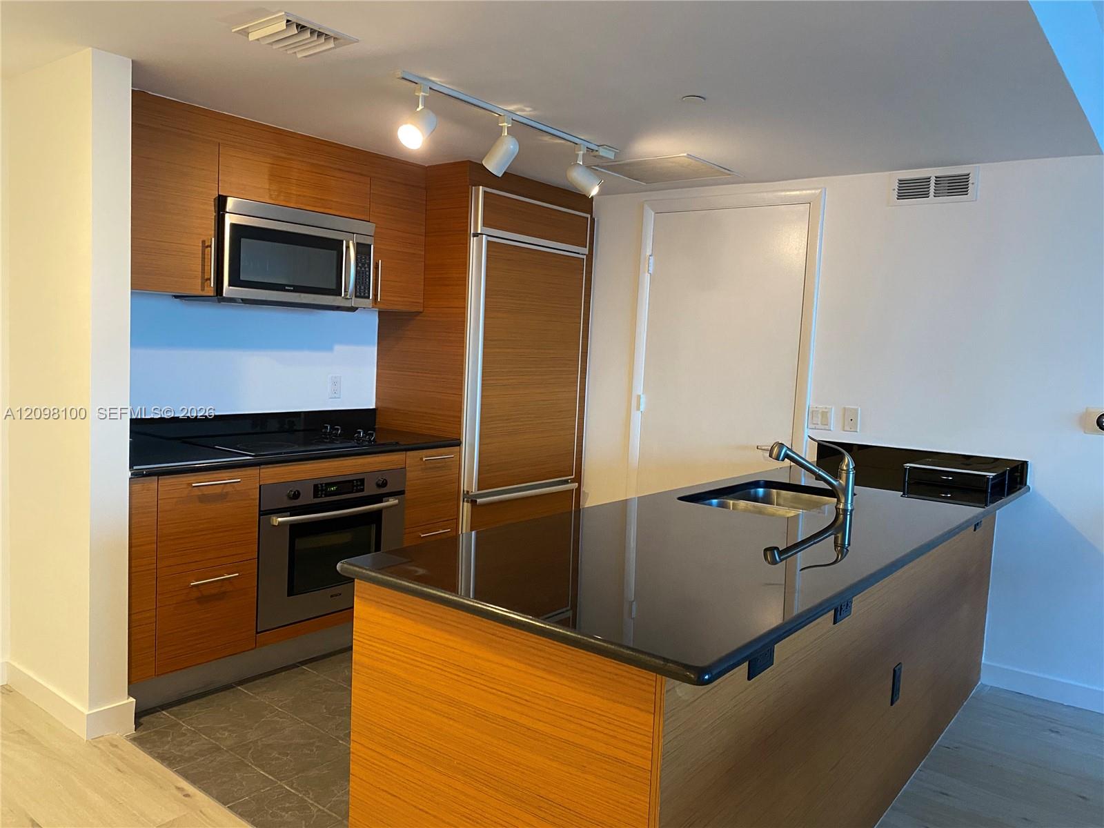 50 Biscayne Boulevard 1508 Property Photo 16