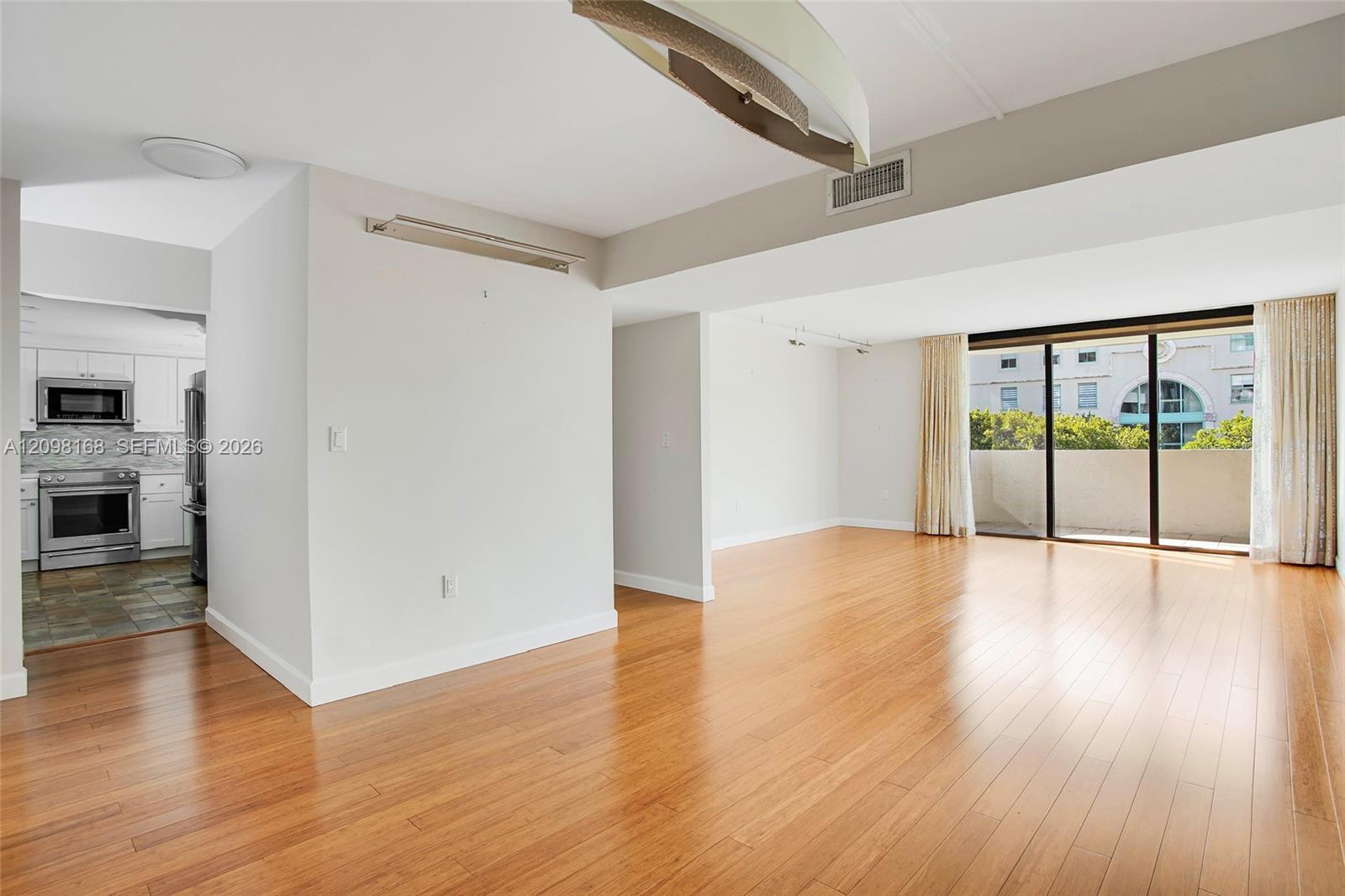 600 Biltmore Way 306 Property Photo 2