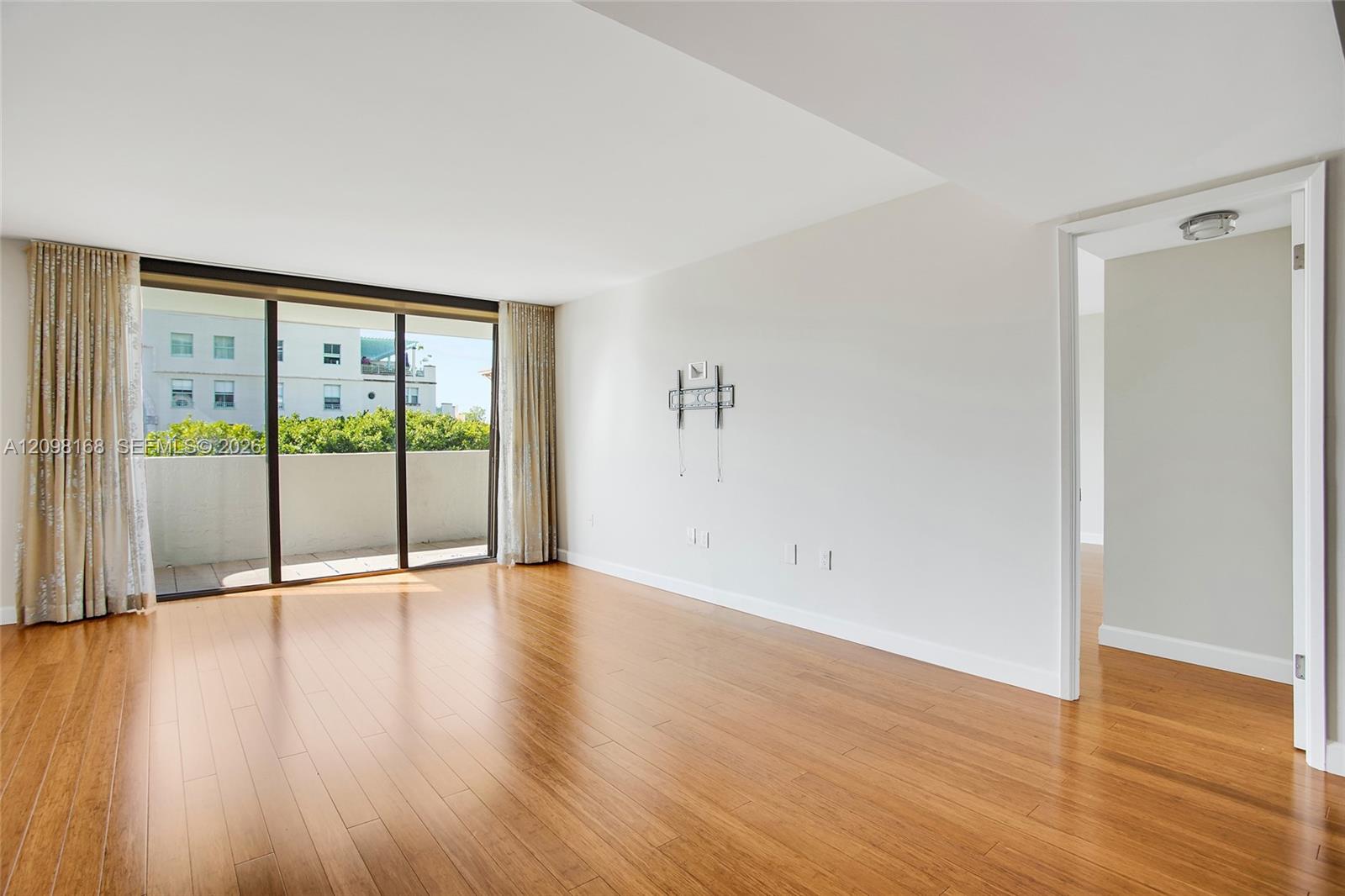 600 Biltmore Way 306 Property Photo 3