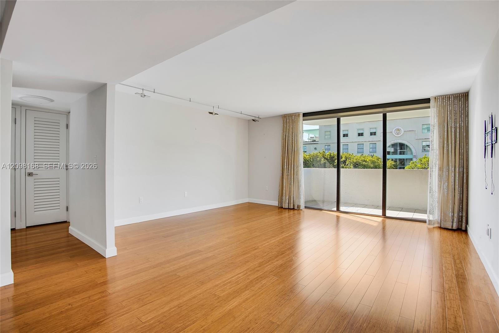 600 Biltmore Way 306 Property Photo 4