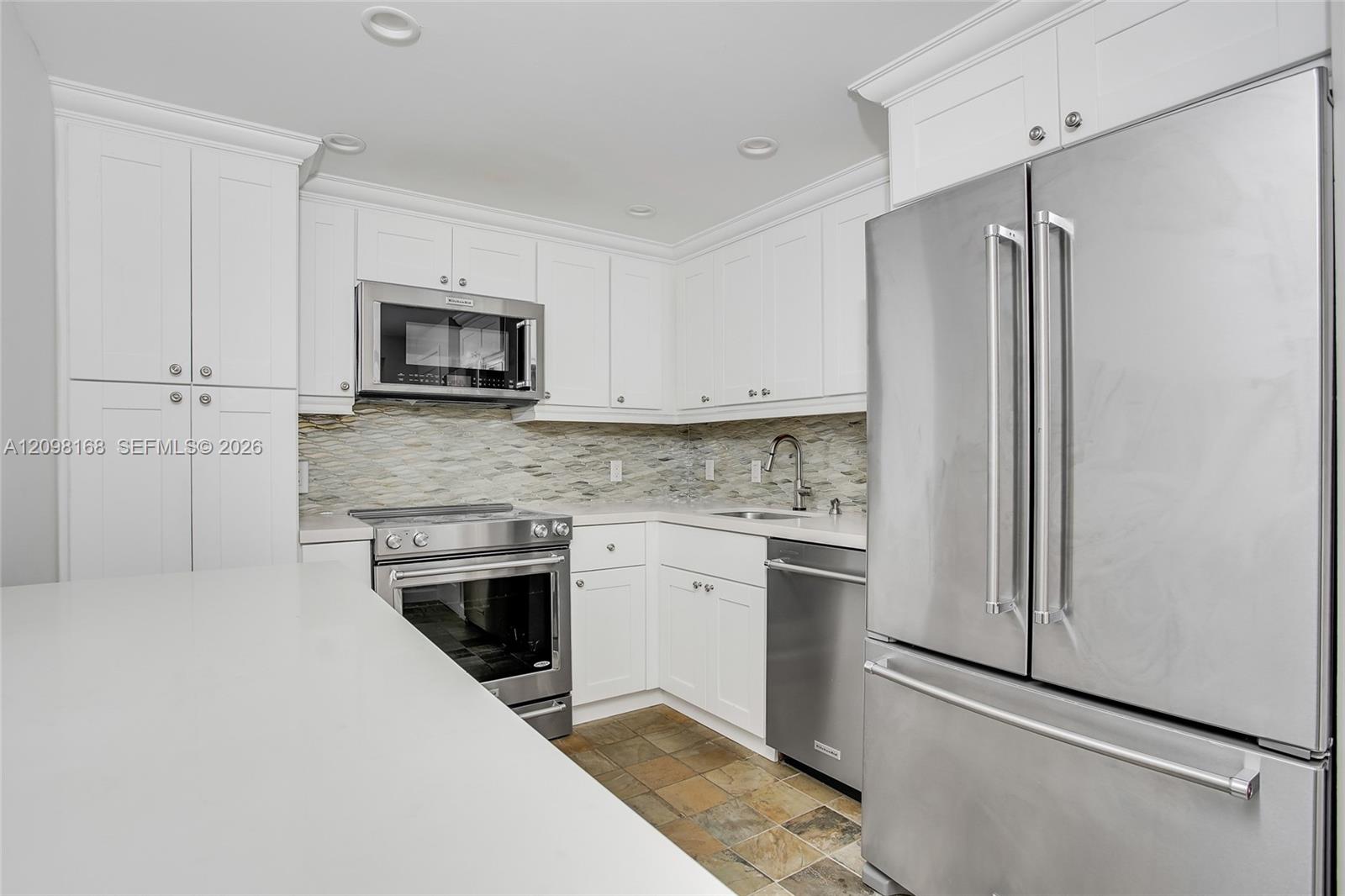 600 Biltmore Way 306 Property Photo 6