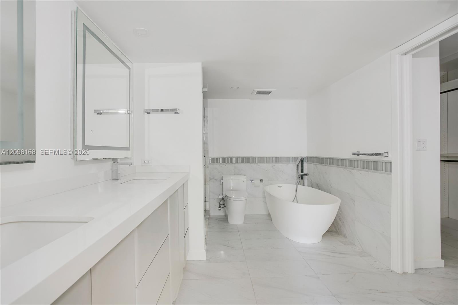 600 Biltmore Way 306 Property Photo 8