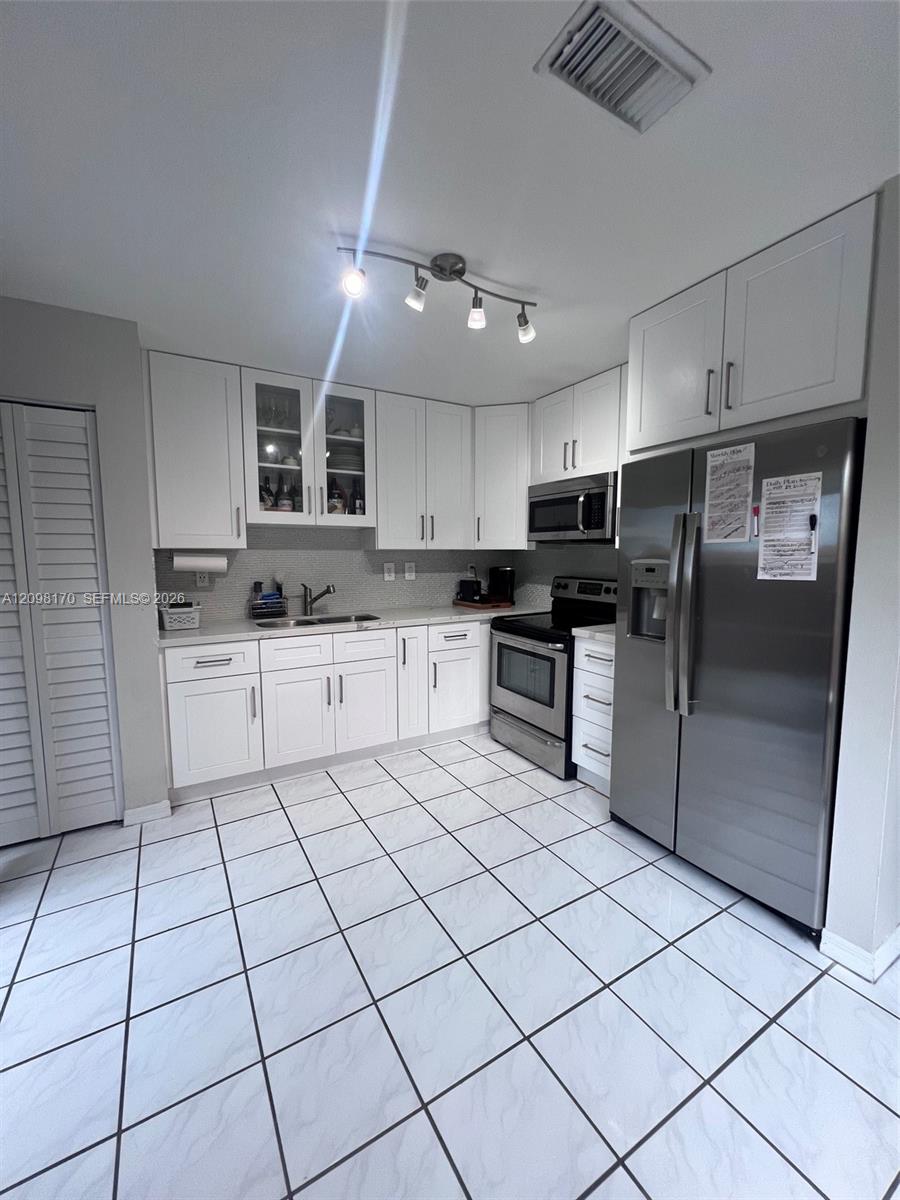 A12098170 Property Photo 9