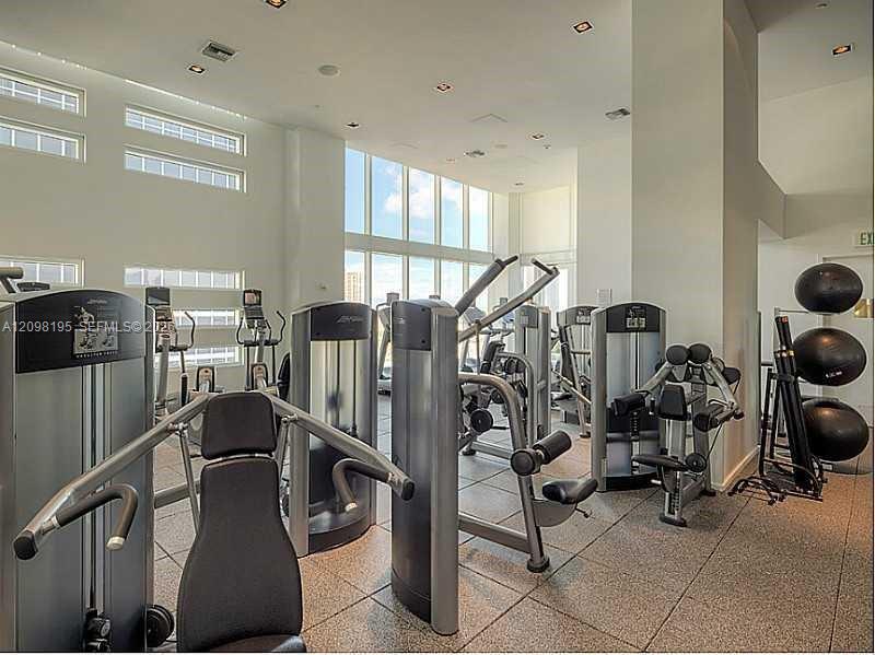 1040 Biscayne Boulevard 3802 Property Photo 26