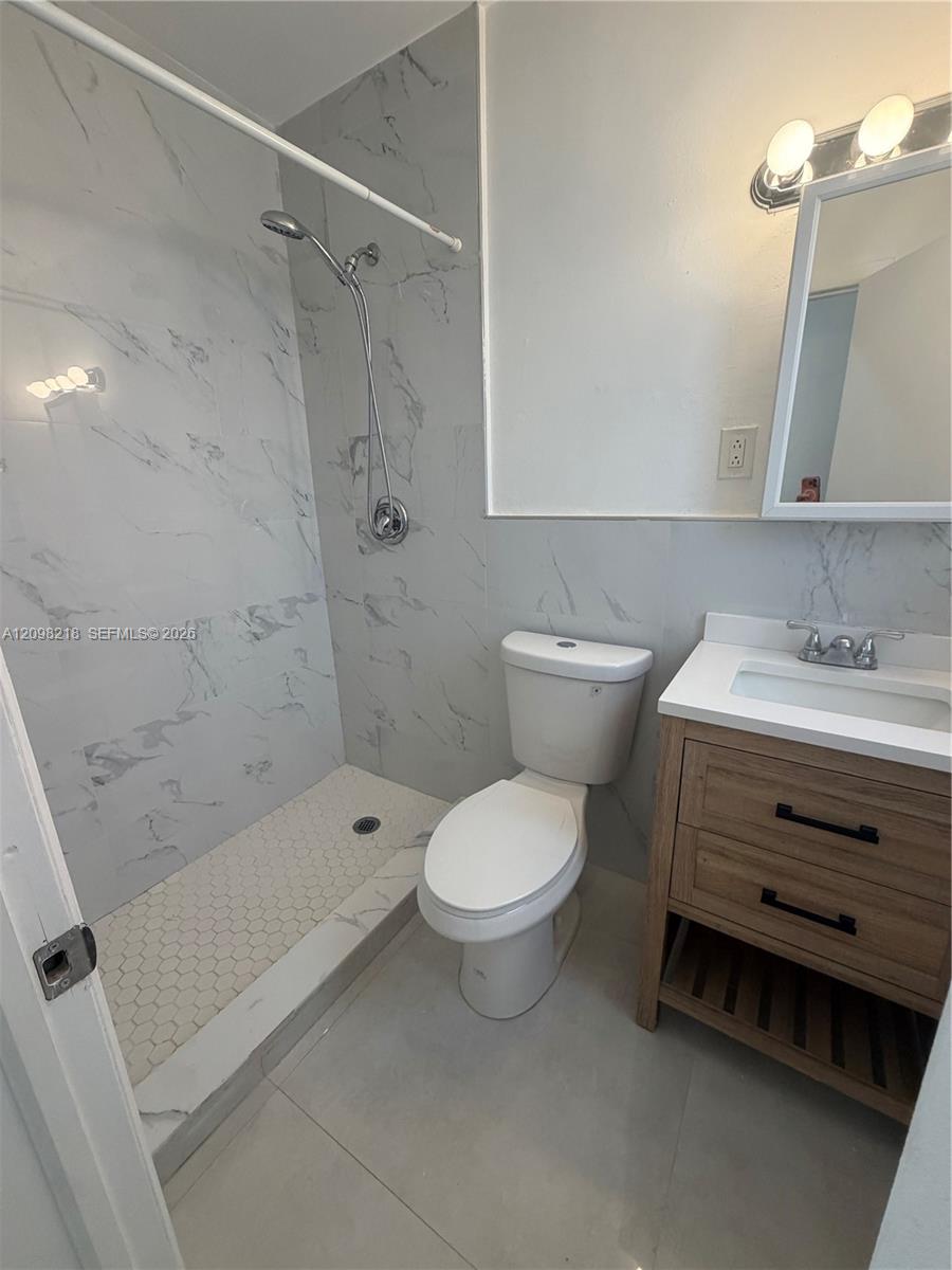 1204 N 24th Avenue 1206 Property Photo 7