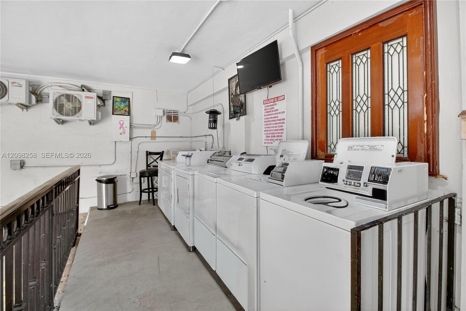 1600 S Le Jeune Road 7 Property Photo 4
