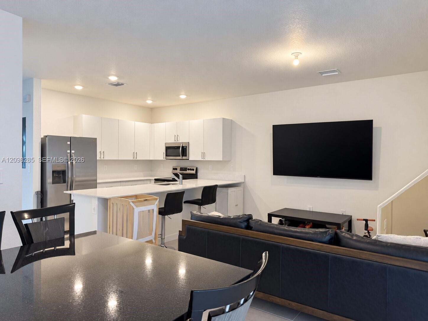 A12098285 Property Photo 3