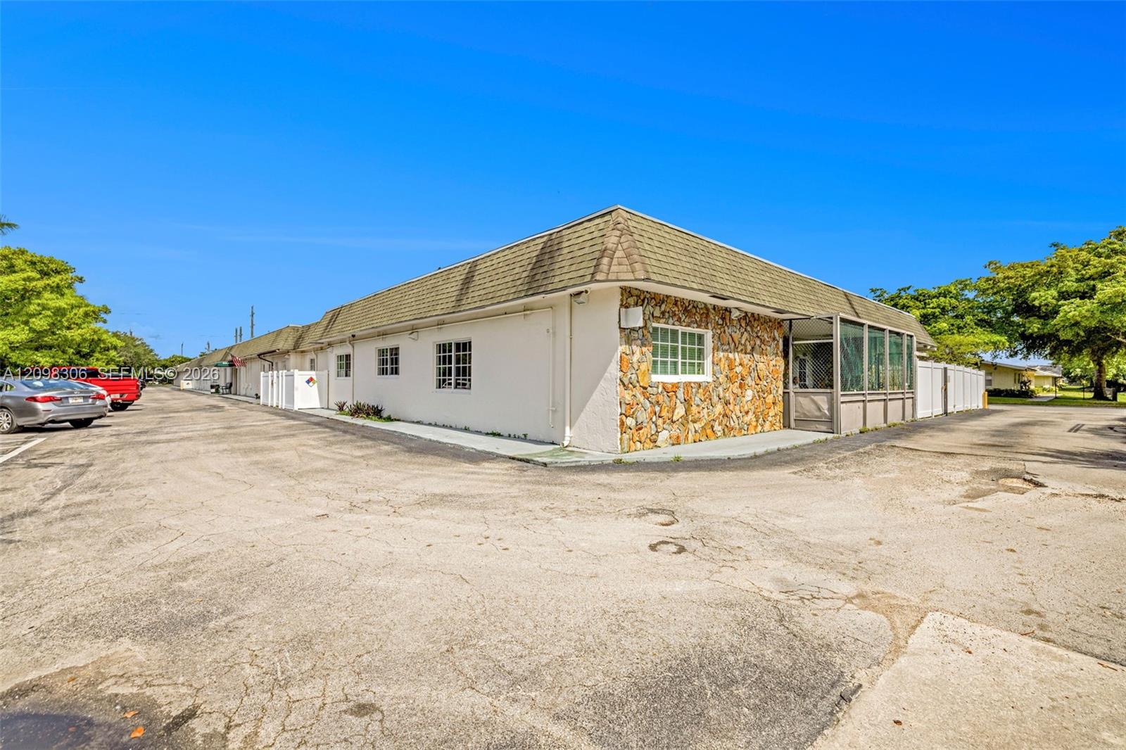 6810 Sw 7th Street Property Photo 4