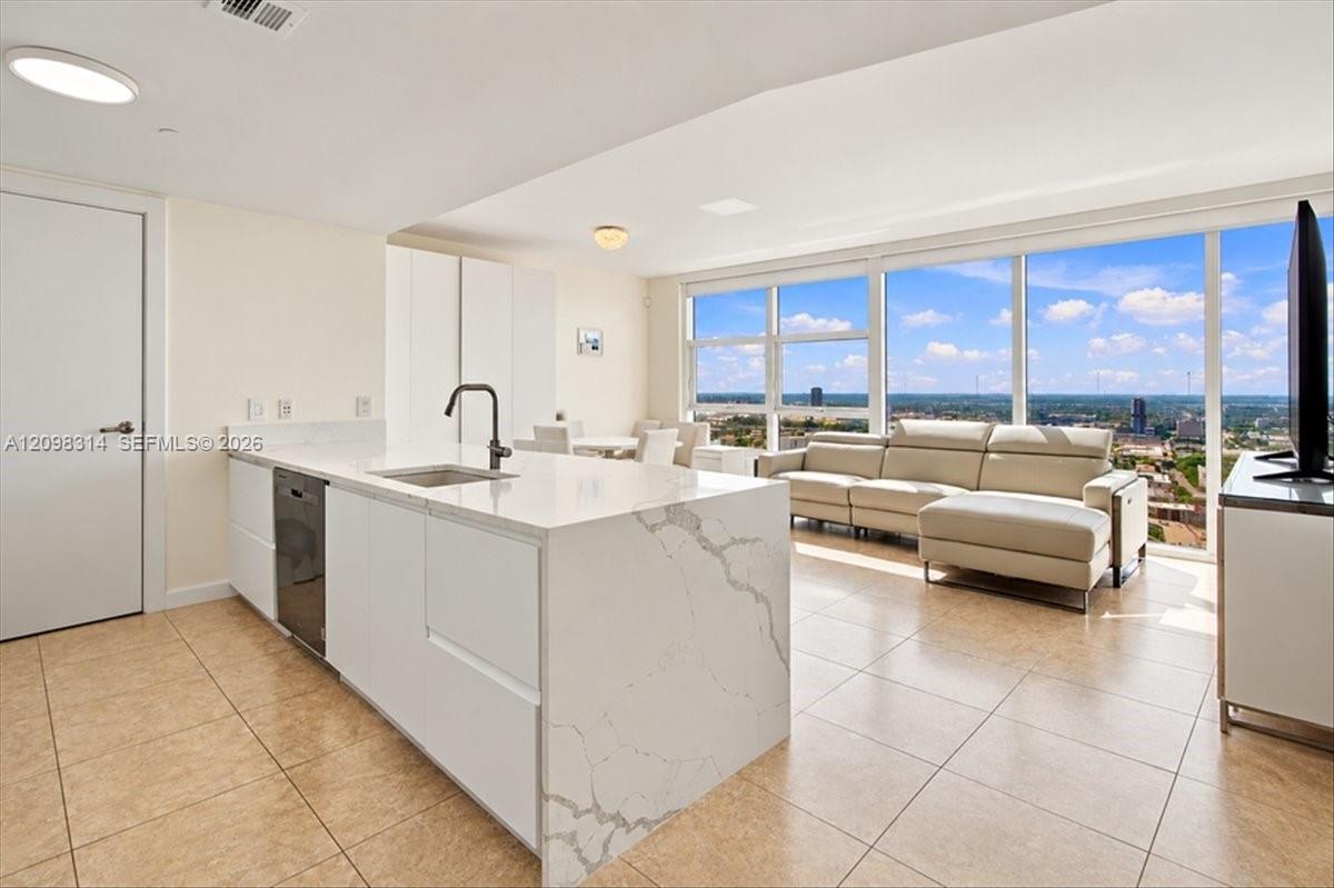 1830 S Ocean Drive 3607 Property Photo 4