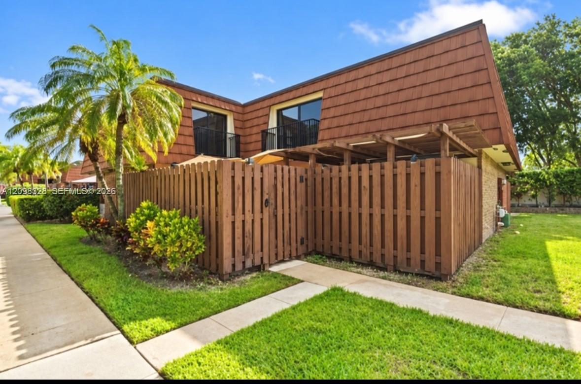 806 Sw 119th Way Property Photo 1