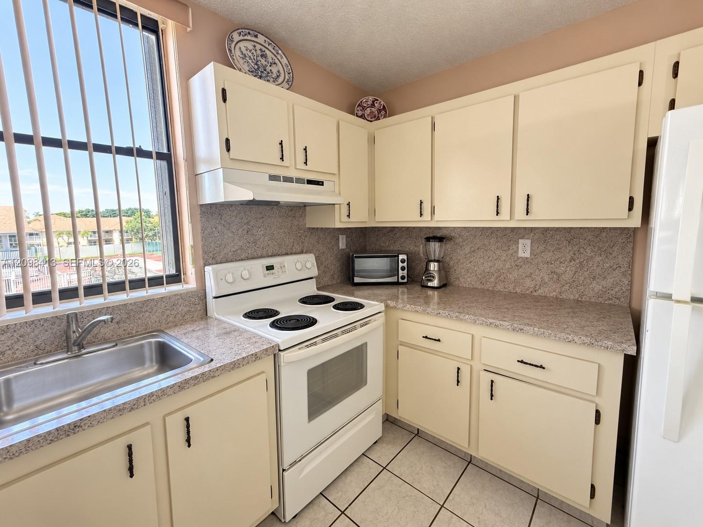 A12098413 Property Photo 12
